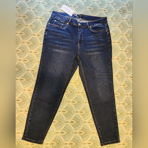 NEW Straight leg Jeans Size 20 Plus 2X - Picture 1 of 3